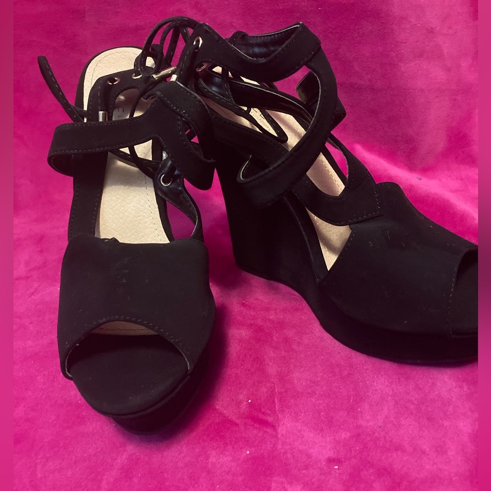 Fashion Nova Kayleen Black Suede Wedges Size 8.5
